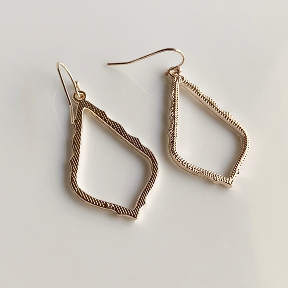 NEW Small Frame Earrings (rose gold) - Picture 4 of 8